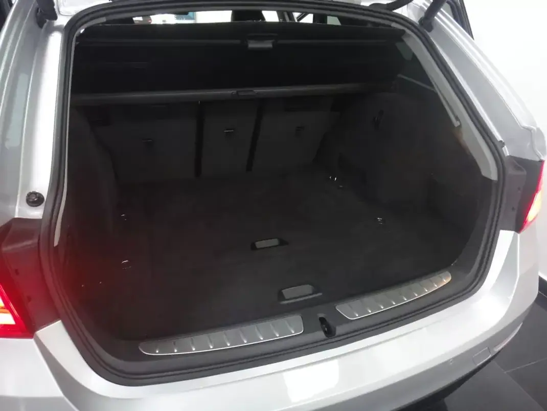 BMW 318 2013 - 13990 EUR, 157000 km - AUTO.MOTO.pt - 157000km - foto 14 de 27