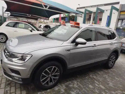 Volkswagen Tiguan Allspace 2021 - 31450 EUR, 108015 km - AUTO.MOTO.pt - 108015km - foto 3 de 20