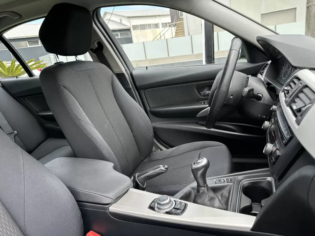 BMW 320 2013 - 13900 EUR, 280000 km - AUTO.MOTO.pt - 280000km - foto 62 de 64