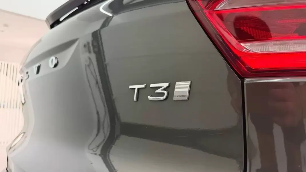 Volvo XC 40 2018 - 24990 EUR, 65080 km - 65080km - foto 11 de 30