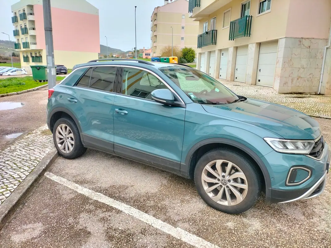 Volkswagen T-Roc 2023 - 23000 EUR, 36000 km - AUTO.MOTO.pt - 36000km - foto 1 de 8