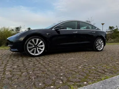 Tesla Model 3 2020 - 21500 EUR, 106000 km - AUTO.MOTO.pt - 106000km - foto 3 de 18