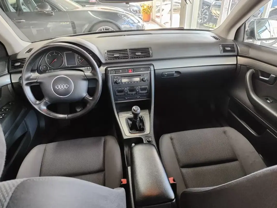 Audi A4 Avant 2004 - 6250 EUR, 348000 km - AUTO.MOTO.pt - 348000km - foto 22 de 34