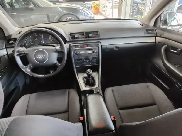 Audi A4 Avant 2004 - 6250 EUR, 348000 km - AUTO.MOTO.pt - 348000km - foto 22 de 34