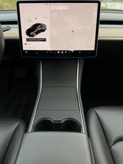 Tesla Model 3 2020 - 21500 EUR, 106000 km - AUTO.MOTO.pt - 106000km - foto 7 de 18