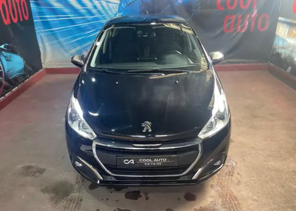 Peugeot 208 2018 - 8899 EUR, 106000 km - AUTO.MOTO.pt - 106000km - foto 7 de 42