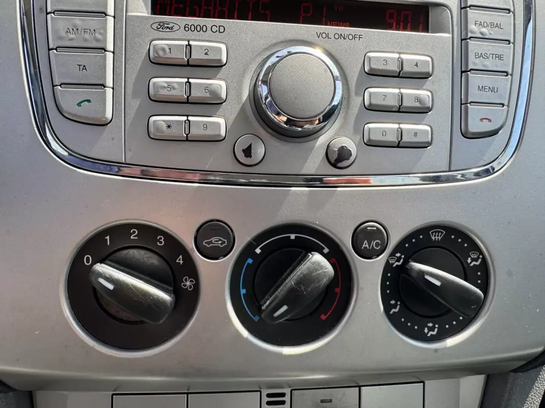 Ford Focus 2009 - 7250 EUR, 177000 km - AUTO.MOTO.pt - 177000km - foto 21 de 23