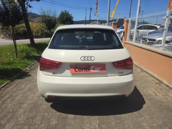 Audi A1 Sportback 2013 - 9500 EUR, 141870 km - AUTO.MOTO.pt - 141870km - foto 5 de 12