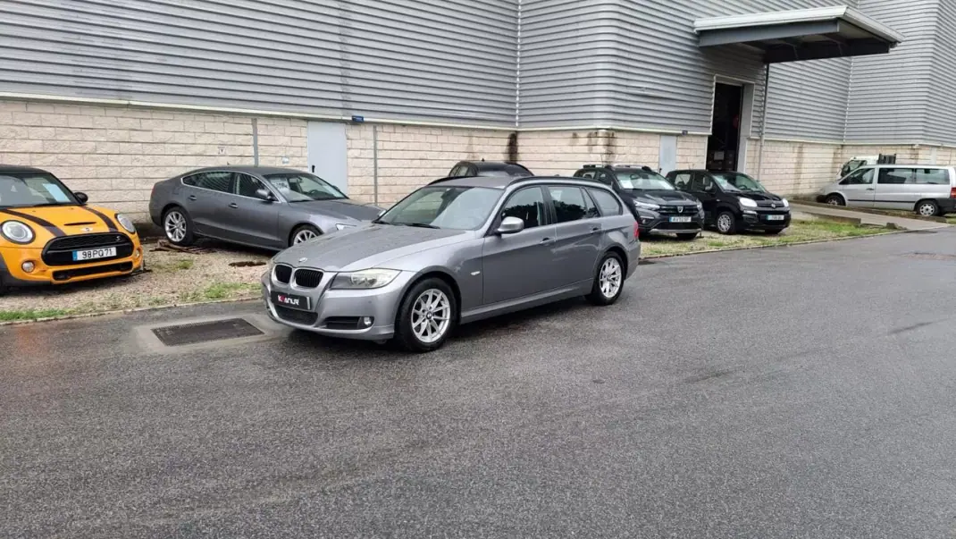 BMW 320 2010 - 11980 EUR, 157813 km - AUTO.MOTO.pt - 157813km - foto 10 de 41