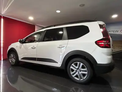 Dacia Jogger 2023 - 15500 EUR, 122342 km - AUTO.MOTO.pt - 122342km - foto 4 de 20