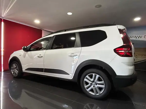Dacia Jogger 2023 - 15500 EUR, 122342 km - AUTO.MOTO.pt - 122342km - foto 4 de 20