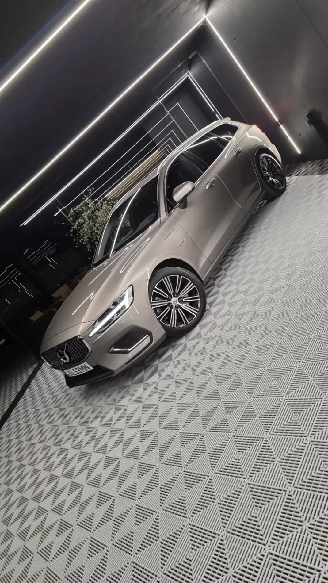 Volvo V60 2021 - 29750 EUR, 111000 km - AUTO.MOTO.pt - 111000km - foto 6 de 22