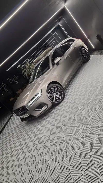 Volvo V60 2021 - 29750 EUR, 111000 km - AUTO.MOTO.pt - 111000km - foto 6 de 22