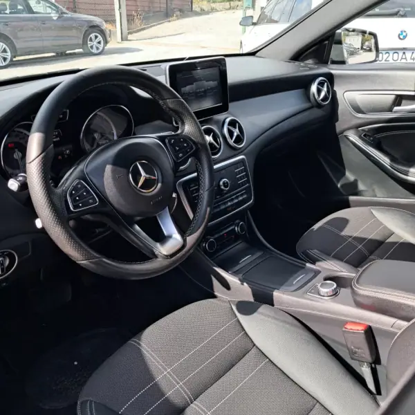 Mercedes-Benz CLA 220 2015 - 17690 EUR, 199000 km - AUTO.MOTO.pt - 199000km - foto 7 de 14