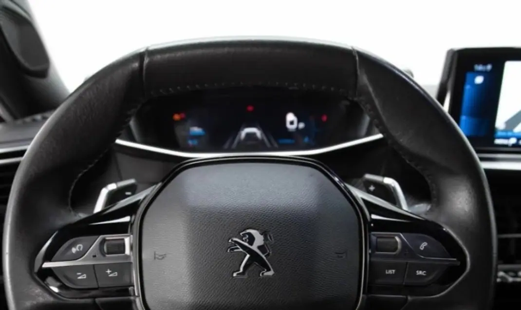 Peugeot 2008 2022 - 24500 EUR, 64300 km - AUTO.MOTO.pt - 64300km - foto 7 de 15