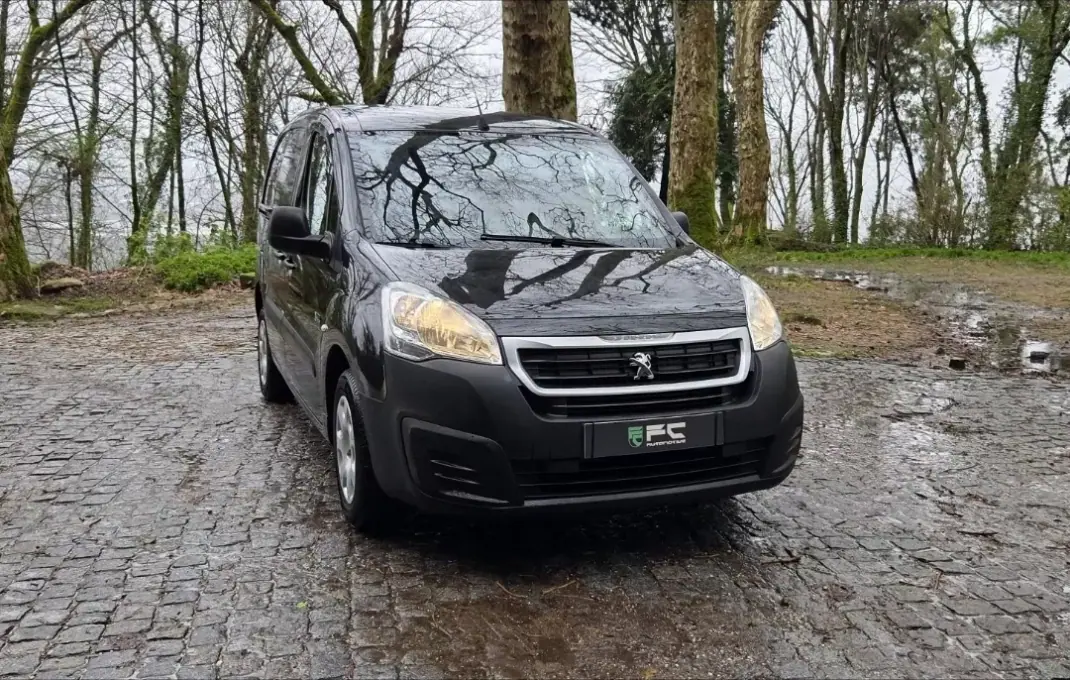 Peugeot Partner Office L1 2015 - 8350 EUR, 157000 km - AUTO.MOTO.pt - 157000km - foto 1 de 15