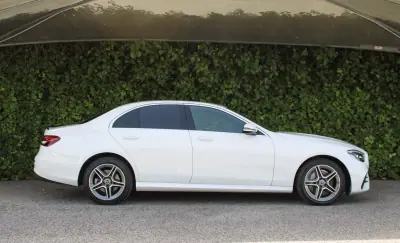 Mercedes-Benz E 300 2020 - 35900 EUR, 135000 km - AUTO.MOTO.pt - 135000km - foto 6 de 17