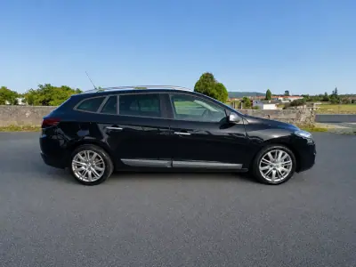 Renault Mégane Sport Tourer 2011 - 8990 EUR, 214000 km - AUTO.MOTO.pt - 214000km - foto 8 de 38