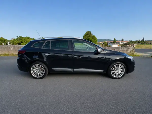 Renault Mégane Sport Tourer 2011 - 8990 EUR, 214000 km - AUTO.MOTO.pt - 214000km - foto 8 de 38