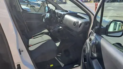 Citroën BERLINGO 1.6 BLUE HDI (Fibrada) 3L 100 CV 2016 - 9900 EUR, 218219 km - AUTO.MOTO.pt - 218219km - foto 9 de 19