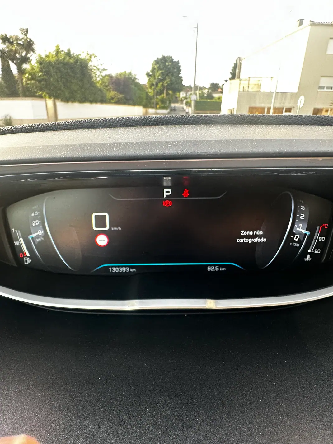 Peugeot 3008 2017 - 15000 EUR, 130000 km - AUTO.MOTO.pt - 130000km - foto 2 de 10
