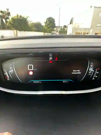 Peugeot 3008 2017 - 15000 EUR, 130000 km - AUTO.MOTO.pt - 130000km - foto 2 de 10