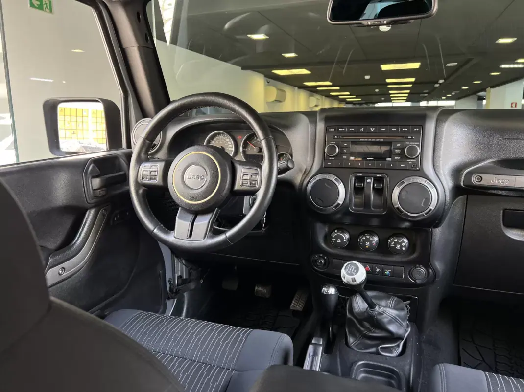 Jeep Wrangler 2014 - 39990 EUR, 115000 km - AUTO.MOTO.pt - 115000km - foto 9 de 54