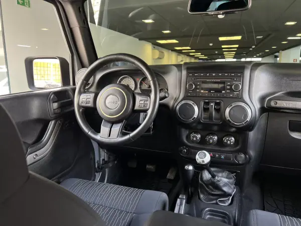 Jeep Wrangler 2014 - 39990 EUR, 115000 km - AUTO.MOTO.pt - 115000km - foto 9 de 54
