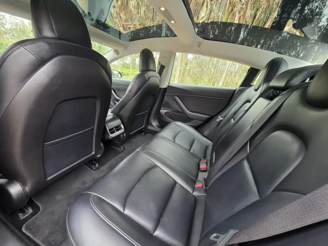 Tesla Model 3 2019 - 23900 EUR, 177000 km - AUTO.MOTO.pt - 177000km - foto 32 de 42