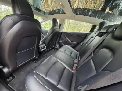 Tesla Model 3 2019 - 23900 EUR, 177000 km - AUTO.MOTO.pt - 177000km - foto 32 de 42