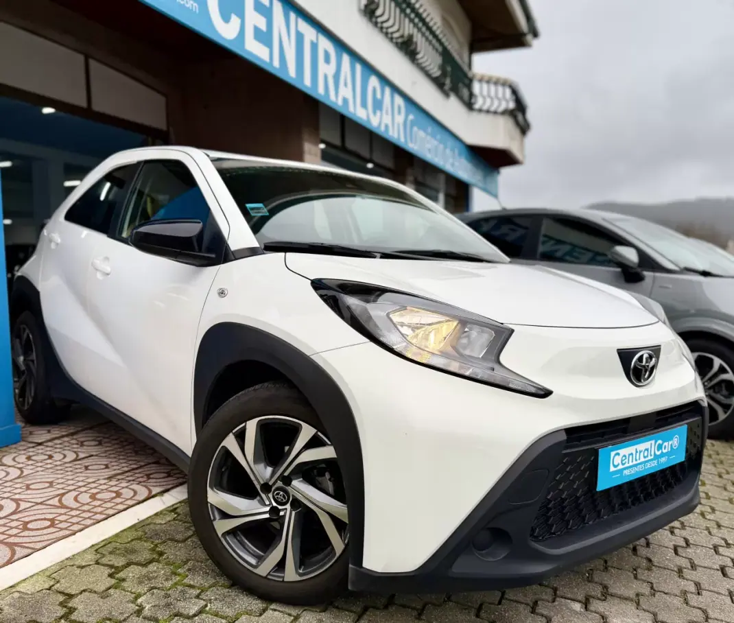 Toyota Aygo X 2022 - 14950 EUR, 10000 km - AUTO.MOTO.pt - 10000km - foto 1 de 25