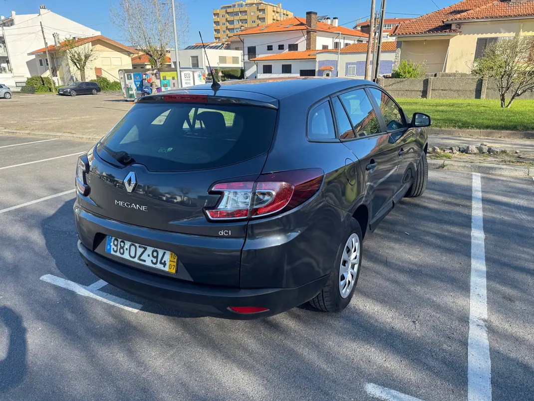 Renault Mégane Break 2010 - 3850 EUR, 259000 km - AUTO.MOTO.pt - 259000km - foto 1 de 5