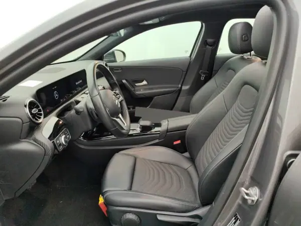 Mercedes-Benz A 180 2022 - 25750 EUR, 89074 km - AUTO.MOTO.pt - 89074km - foto 11 de 13