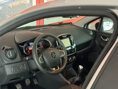 Renault Clio 2017 - 11990 EUR, 103171 km - AUTO.MOTO.pt - 103171km - foto 16 de 20