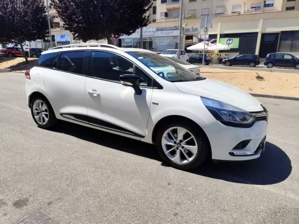 Renault Clio Sport Tourer 2018 - 7500 EUR, 250000 km - AUTO.MOTO.pt - 250000km - foto 5 de 23