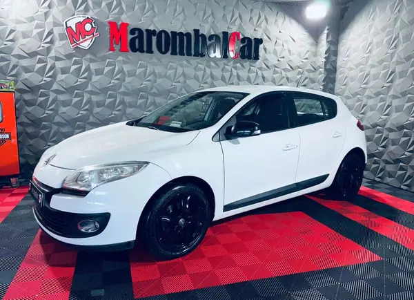 Renault Mégane 2012 - 10990 EUR, 243460 km - AUTO.MOTO.pt - 243460km - foto 8 de 21