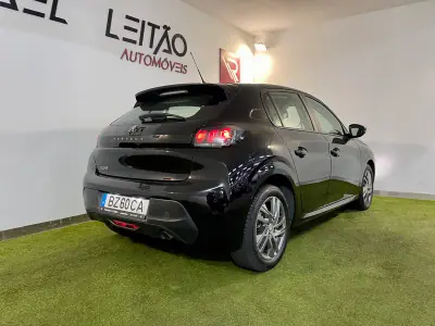 Peugeot 208 2022 - 14700 EUR, 131000 km - AUTO.MOTO.pt - 131000km - foto 6 de 29