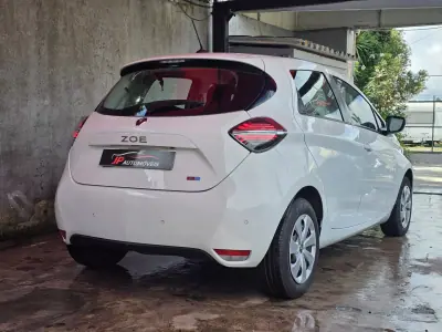 Renault Zoe 2021 - 13750 EUR, 97000 km - AUTO.MOTO.pt - 97000km - foto 17 de 20