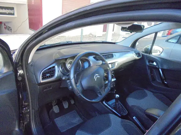 Citroën C3 2014 - 6750 EUR, 105000 km - AUTO.MOTO.pt - 105000km - foto 16 de 31