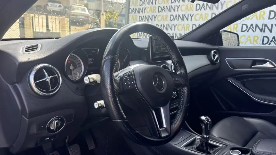 Mercedes-Benz CLA 200 2014 - 19990 EUR, 192000 km - AUTO.MOTO.pt - 192000km - foto 6 de 17
