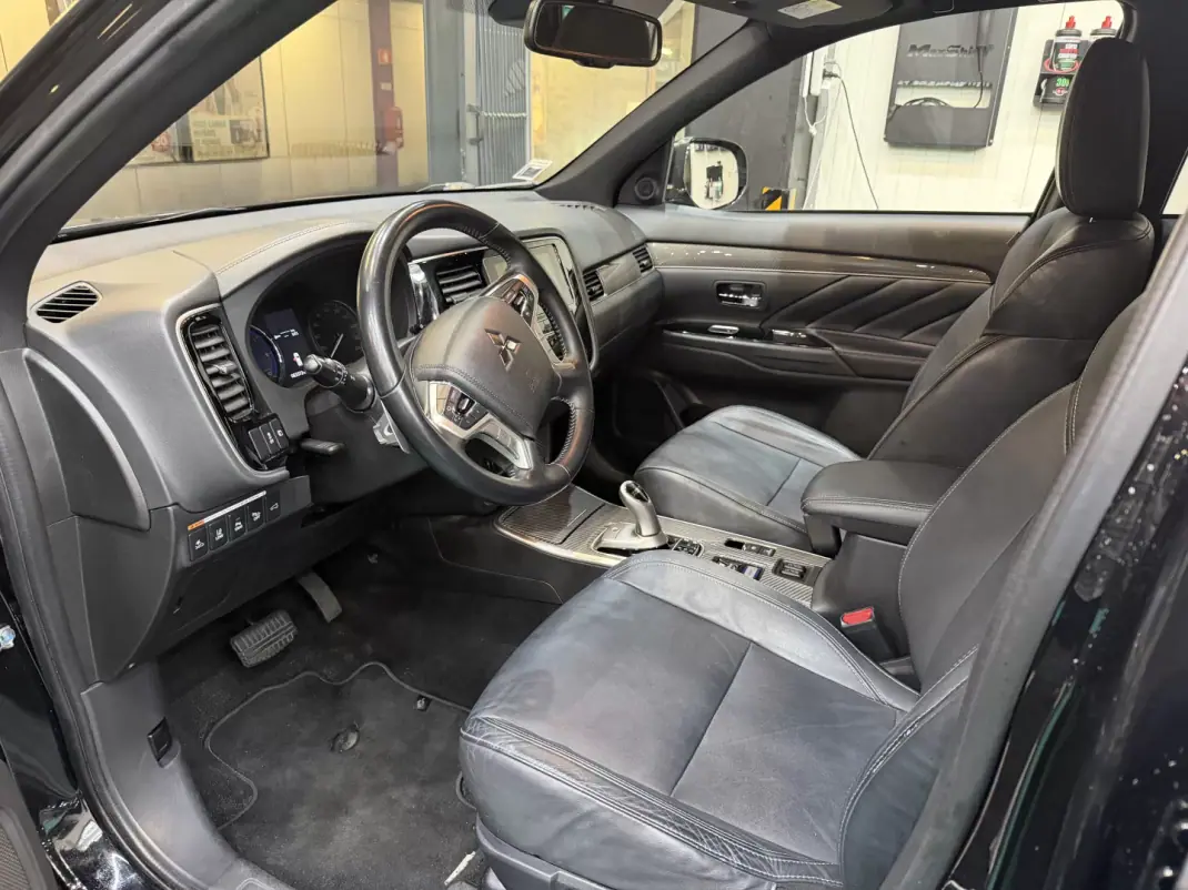 Mitsubishi Outlander 2020 - 24900 EUR, 63000 km - AUTO.MOTO.pt - 63000km - foto 8 de 14