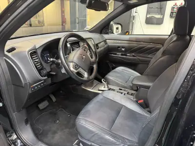 Mitsubishi Outlander 2020 - 24900 EUR, 63000 km - AUTO.MOTO.pt - 63000km - foto 8 de 14