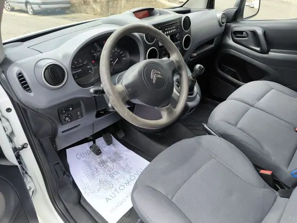 Citroën Berlingo 1.6 HDI L2 3L FRIO + ISOTERMICA 2016 - 14950 EUR, 292742 km - AUTO.MOTO.pt - 292742km - foto 17 de 43