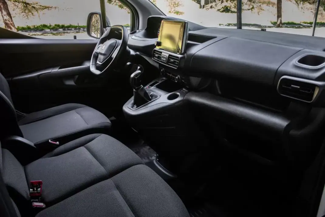 Peugeot Partner 1.5 Blue HDI 100 S&S Premium 2021 - 12990 EUR, 71659 km - AUTO.MOTO.pt - 71659km - foto 20 de 31