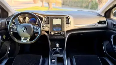 Renault Mégane 2019 - 14999 EUR, 99500 km - AUTO.MOTO.pt - 99500km - foto 11 de 20