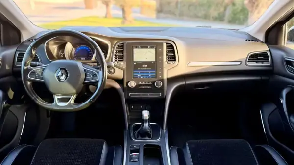 Renault Mégane 2019 - 14999 EUR, 99500 km - AUTO.MOTO.pt - 99500km - foto 11 de 20
