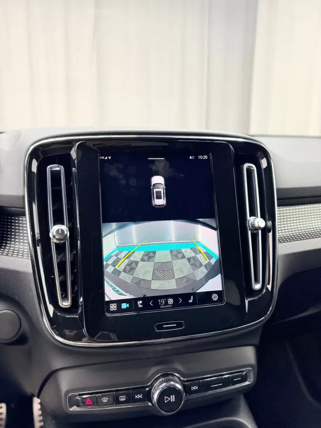 Volvo XC 40 2020 - 25999 EUR, 159000 km - AUTO.MOTO.pt - 159000km - foto 22 de 24