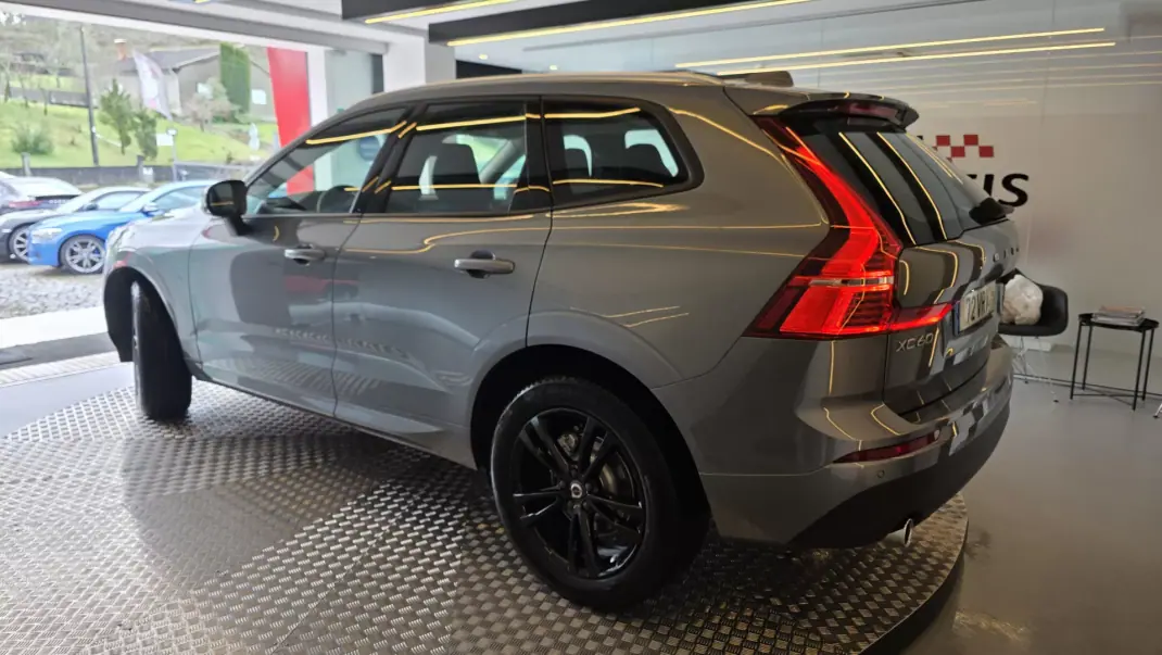 Volvo XC 60 2018 - 23500 EUR, 242396 km - AUTO.MOTO.pt - 242396km - foto 23 de 55