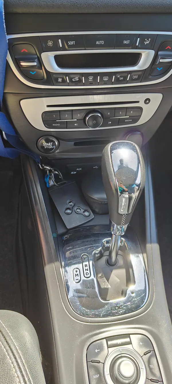 Renault Mégane Sport Tourer 2015 - 8200 EUR, 160000 km - AUTO.MOTO.pt - 160000km - foto 9 de 9