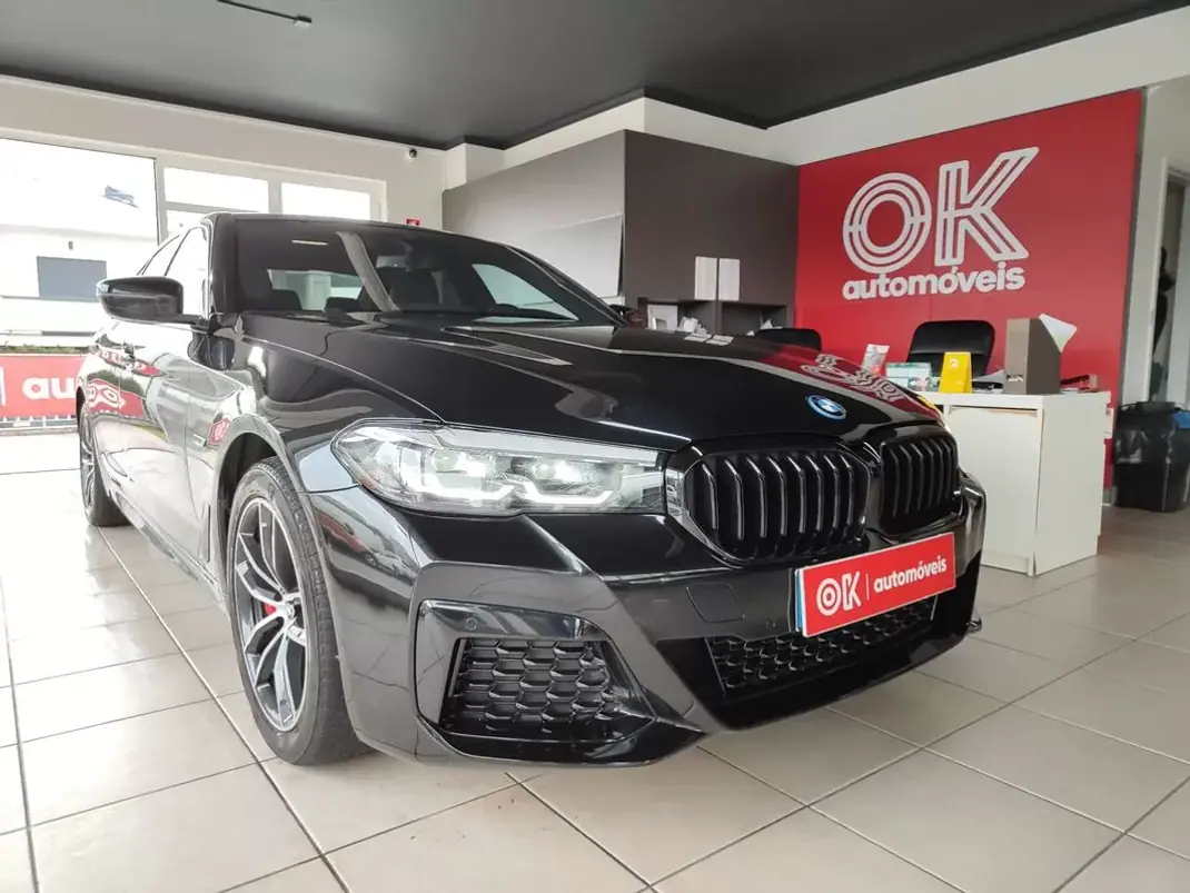 BMW 530e 2022 - 35650 EUR, 99990 km - AUTO.MOTO.pt - 99990km - foto 1 de 37